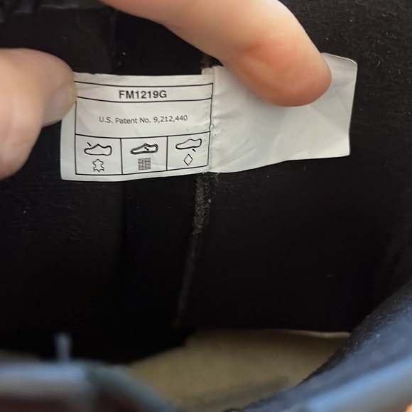 UGG Waterproof leather black Moto Boot with zipper Girl Size 6 - Picture 9 of 10